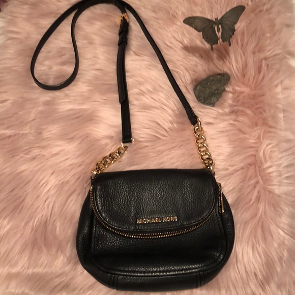 Michael Kors Handbags - 🎉HP🎉Michael Kors Crossbody bag